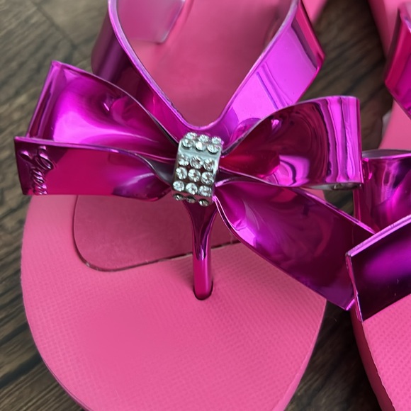 Guess NWOT glamour pink flip flops - Size 7 - Picture 2 of 5